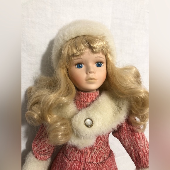 Porcelain doll - Picture 2 of 7